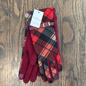 Red Plaid Women’s Tech-Friendly Gloves